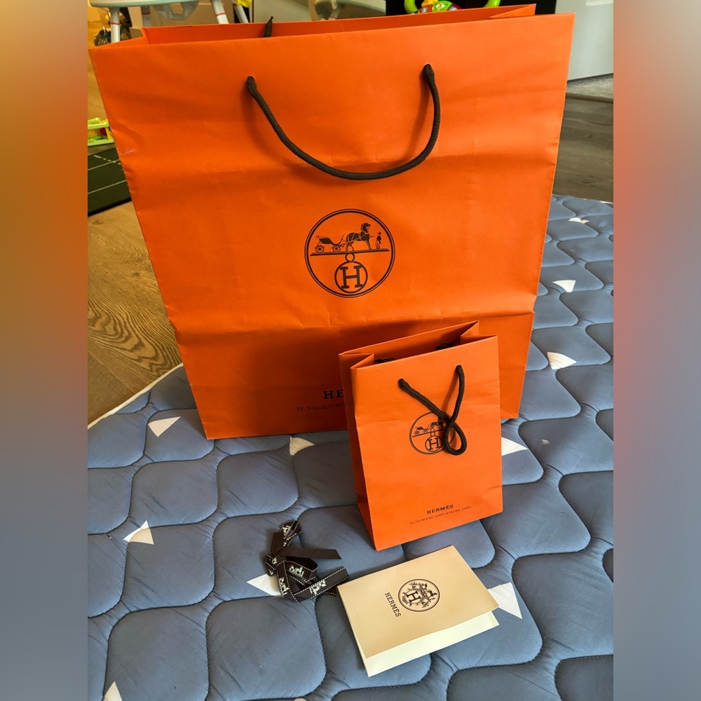 Hermés Shopping Bags (2)